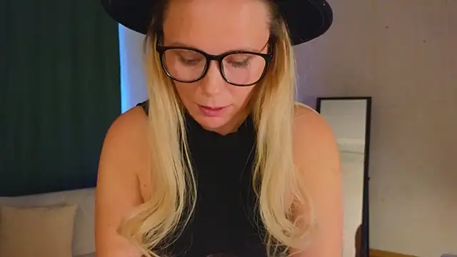 Charming Daphny online show from December 2024 07:47:02 AM