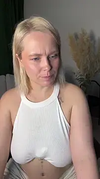 Snapshot of Charming_Daphny chatting on May 2026 06:43:02 AM Charming Daphny online show from May 2026 06:43:02 AM