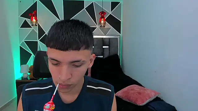 Snapshot of Juan_Nd_Steven chatting on May 2026 11:43:02 PM Juan Nd Steven online show from May 2026 11:43:02 PM