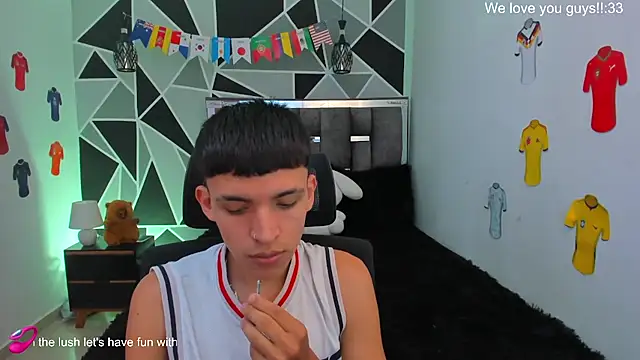 Snapshot of Juan_Nd_Steven chatting on June 2026 08:35:02 PM Juan Nd Steven online show from June 2026 08:35:02 PM