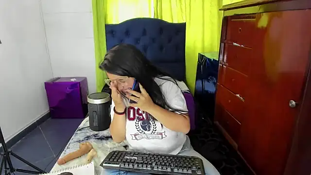 Snapshot of _Angelinaandrade_ chatting on January 2025 08:12:01 PM Angelinaandrade online show from January 2025 08:12:01 PM