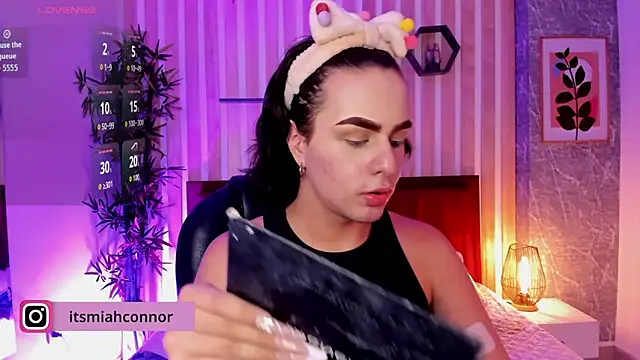 miah connor online show from November 2025 07:41:02 PM