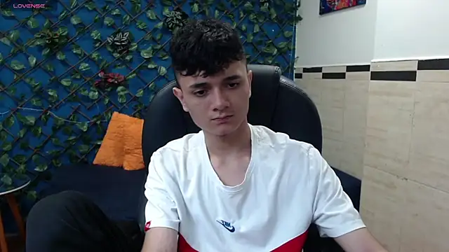 Snapshot of Waturox chatting on January 2025 07:24:01 PM Waturox online show from January 2025 07:24:01 PM