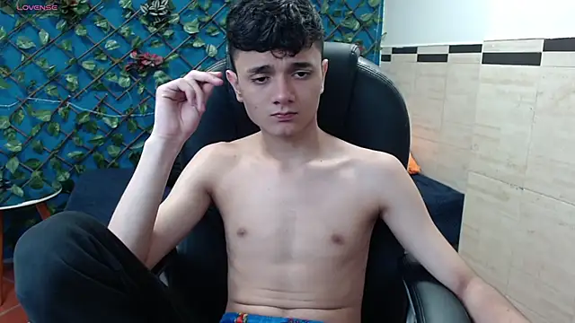 Snapshot of Waturox chatting on January 2025 06:40:01 PM Waturox online show from January 2025 06:40:01 PM