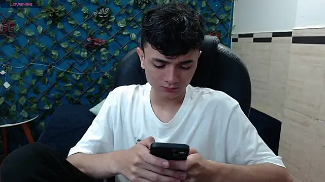 Snapshot of Waturox chatting on January 2025 07:04:01 PM Waturox online show from January 2025 07:04:01 PM