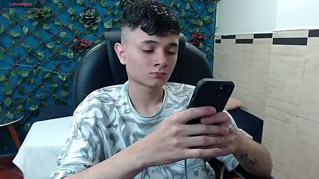 Snapshot of Waturox chatting on January 2025 07:03:01 PM Waturox online show from January 2025 07:03:01 PM