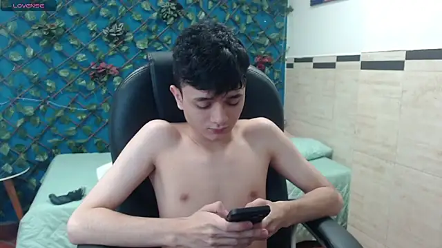 Snapshot of Waturox chatting on February 2025 10:07:02 PM Waturox online show from February 2025 10:07:02 PM
