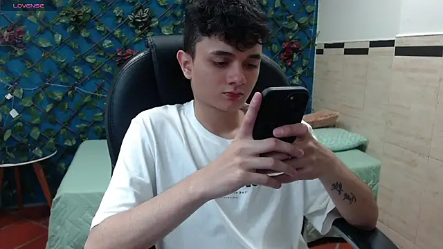 Snapshot of Waturox chatting on February 2025 07:31:02 PM Waturox online show from February 2025 07:31:02 PM