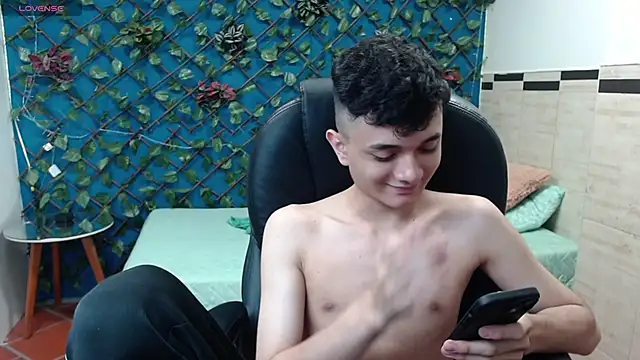Snapshot of Waturox chatting on February 2025 08:14:02 PM Waturox online show from February 2025 08:14:02 PM