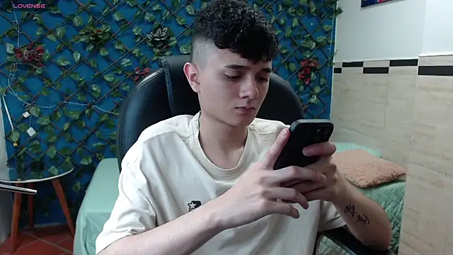 Snapshot of Waturox chatting on February 2025 07:27:01 PM Waturox online show from February 2025 07:27:01 PM