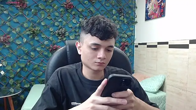 Snapshot of Waturox chatting on February 2025 07:32:02 PM Waturox online show from February 2025 07:32:02 PM