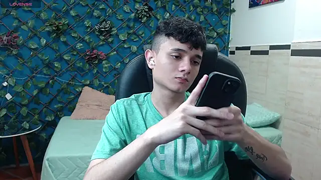 Snapshot of Waturox chatting on February 2025 07:25:02 PM Waturox online show from February 2025 07:25:02 PM