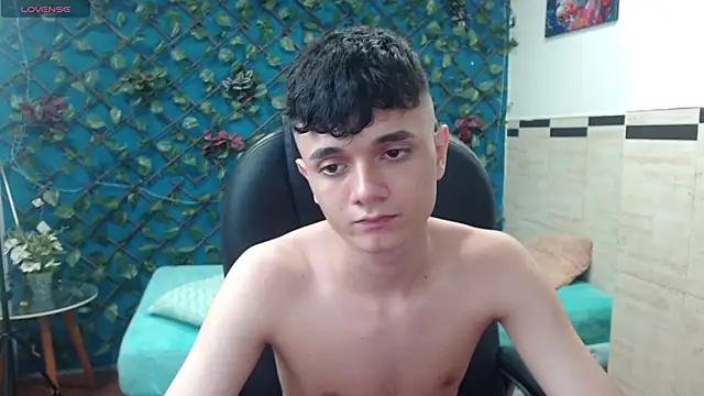 Snapshot of Waturox chatting on March 2025 10:02:02 PM Waturox online show from March 2025 10:02:02 PM