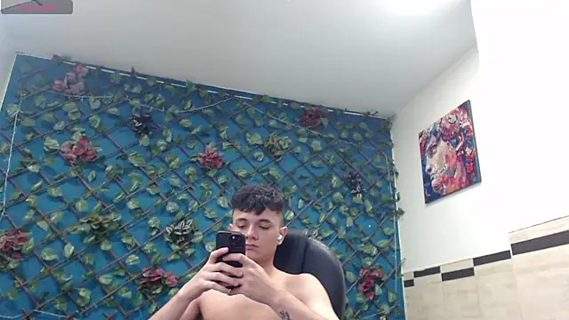 Snapshot of Waturox chatting on March 2025 10:05:01 PM Waturox online show from March 2025 10:05:01 PM