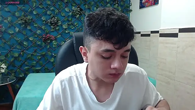 Snapshot of Waturox chatting on March 2025 10:09:02 PM Waturox online show from March 2025 10:09:02 PM