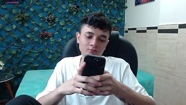 Snapshot of Waturox chatting on March 2025 07:14:02 PM Waturox online show from March 2025 07:14:02 PM