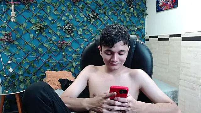 Snapshot of Waturox chatting on October 2025 07:44:02 PM Waturox online show from October 2025 07:44:02 PM