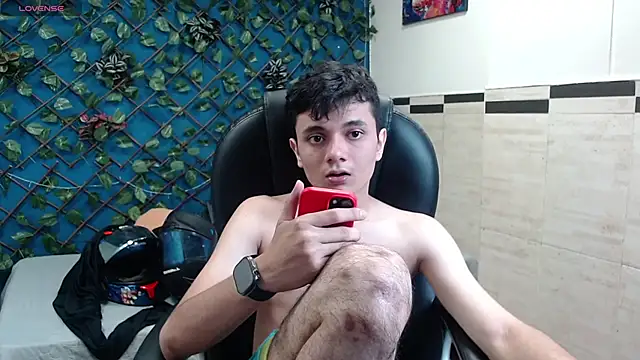 Snapshot of Waturox chatting on October 2025 07:44:02 PM Waturox online show from October 2025 07:44:02 PM
