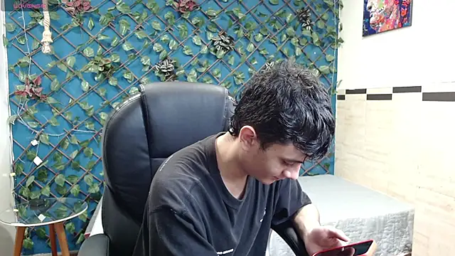 Snapshot of Waturox chatting on October 2025 07:36:01 PM Waturox online show from October 2025 07:36:01 PM