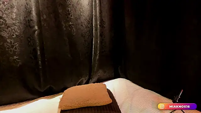 MiaKnox online show from February 2026 02:53:01 AM