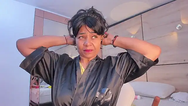 martina touss online show from November 2025 12:05:02 PM