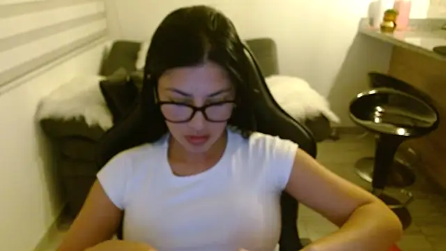 Snapshot of Charlotte_cute18 chatting on June 2026 02:46:01 AM Charlotte cute18 online show from June 2026 02:46:01 AM