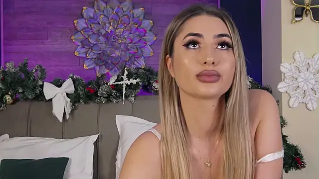 LoraDevine online show from December 2025 08:38:02 PM