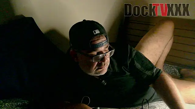 DockTVXXX online show from November 2025 04:32:02 AM