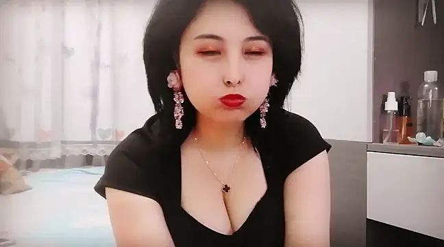 Snapshot of Hanicarrot chatting on February 2025 12:17:01 AM Hanicarrot online show from February 2025 12:17:01 AM