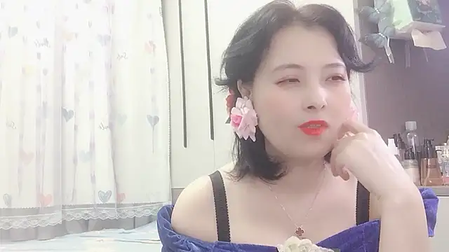 Snapshot of Hanicarrot chatting on February 2025 04:33:02 PM Hanicarrot online show from February 2025 04:33:02 PM