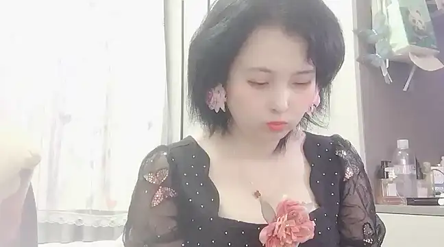 Snapshot of Hanicarrot chatting on February 2025 12:28:01 PM Hanicarrot online show from February 2025 12:28:01 PM