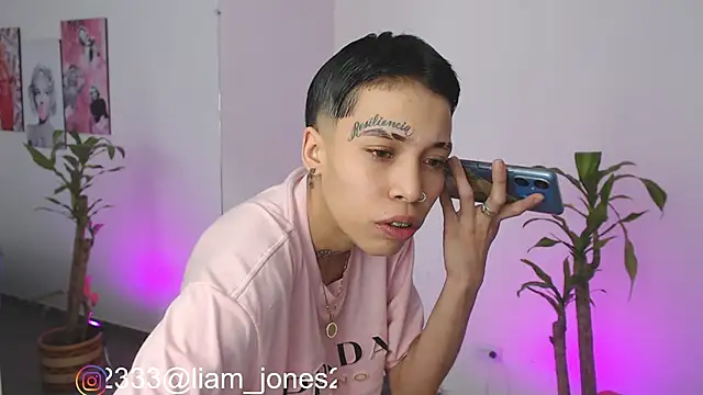 Jonesliam23 online show from December 2024 07:38:02 PM