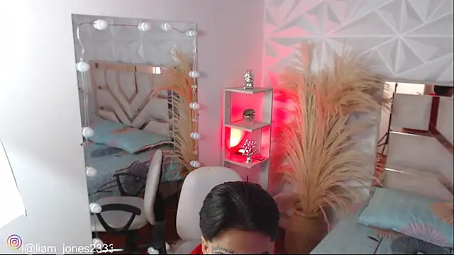 Jonesliam23 online show from October 2025 07:15:02 PM