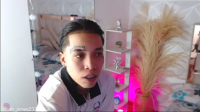 Jonesliam23 online show from November 2025 07:37:01 PM