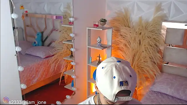 Jonesliam23 online show from November 2025 07:28:01 PM