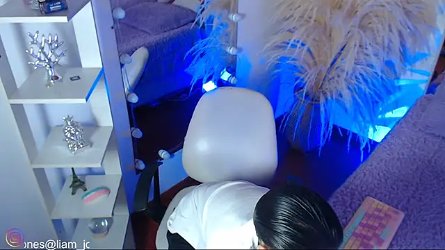 Jonesliam23 online show from February 2026 07:20:01 PM