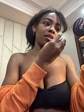 Snapshot of adaraSmiith chatting on December 2024 12:38:01 PM adaraSmiith online show from December 2024 12:38:01 PM