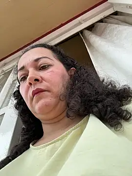 Snapshot of luisa_curli chatting on May 2026 06:53:01 PM luisa curli online show from May 2026 06:53:01 PM