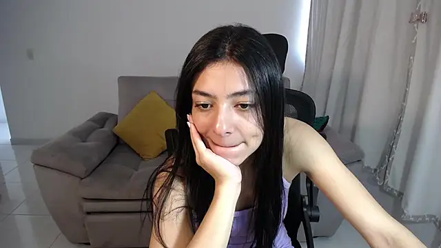Snapshot of Liissa_cute_ chatting on January 2025 04:21:02 PM Liissa cute online show from January 2025 04:21:02 PM