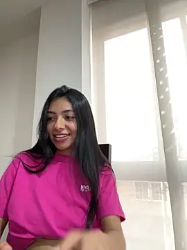 Snapshot of Liissa_cute_ chatting on February 2025 10:25:01 PM Liissa cute online show from February 2025 10:25:01 PM