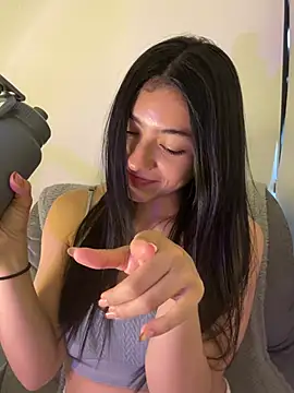 Liissa cute  online show from April 2026 06:30:01 PM