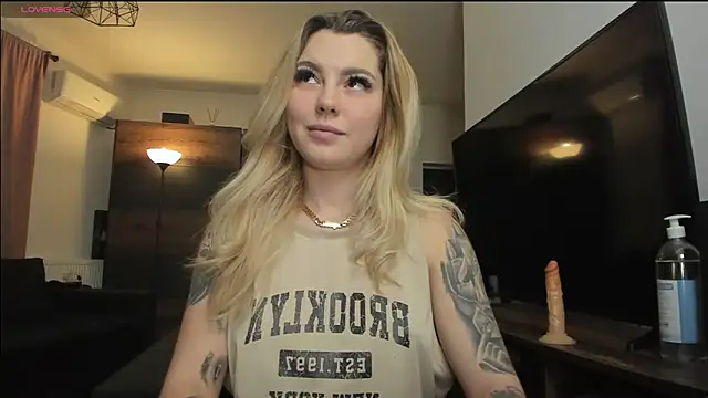 justchloex online show from January 2025 11:10:01 PM