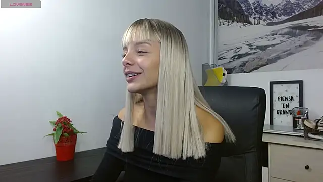 peyton golden1 online show from November 2025 03:41:01 AM