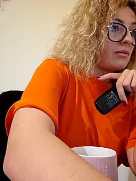 Selenna emma online show from November 2025 02:39:01 PM