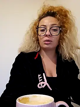 Selenna emma online show from November 2025 01:21:02 PM