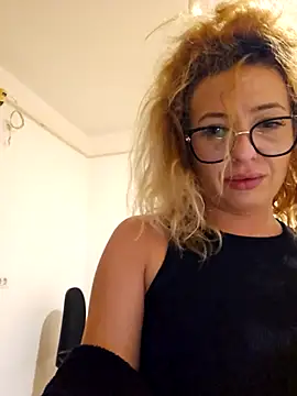 Selenna emma online show from November 2025 02:50:01 PM