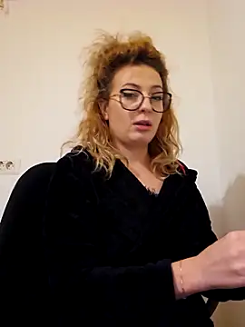 Selenna emma online show from November 2025 08:08:01 PM