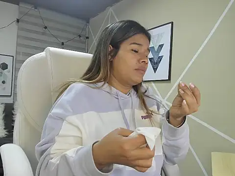 Enma  clark online show from October 2025 04:09:01 AM