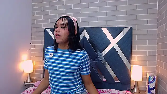Snapshot of AndreaGil_ chatting on December 2024 12:52:02 PM AndreaGil online show from December 2024 12:52:02 PM