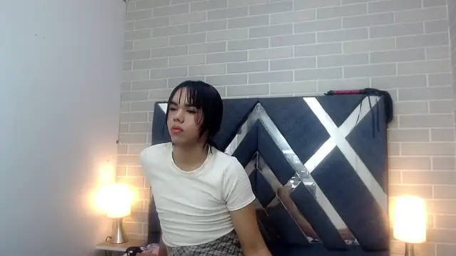 Snapshot of AndreaGil_ chatting on February 2025 12:27:02 PM AndreaGil online show from February 2025 12:27:02 PM